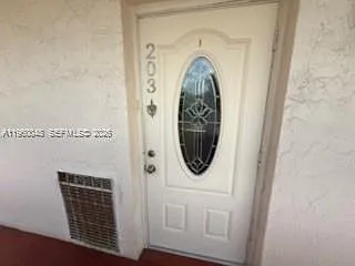 300 S Hollybrook Dr #203 — Photo 6