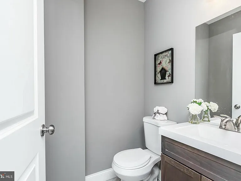 1505 Clarkson St — Photo 10