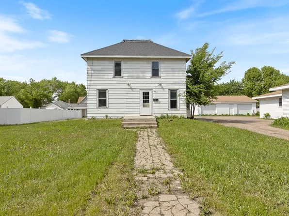 703 E College Dr, Marshall, MN 56258