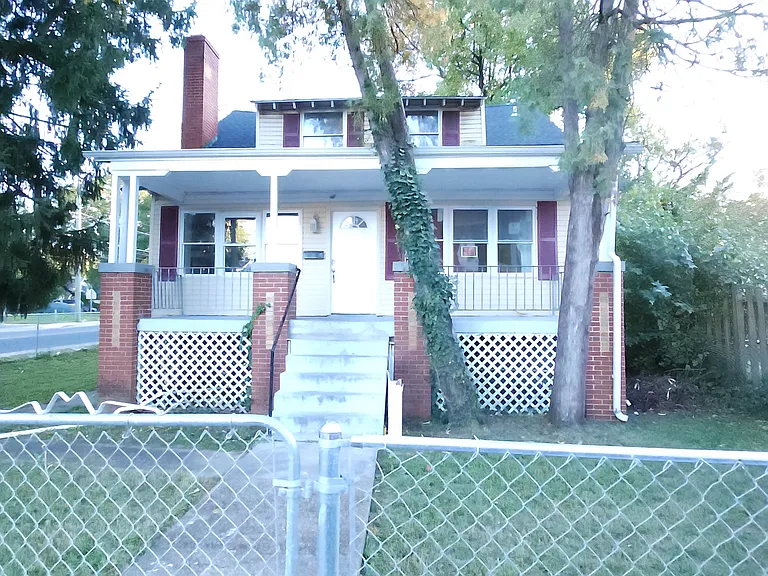 5023 Emo St — Photo 1