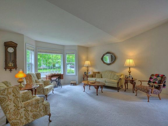 5th image of 1324 23rd Street Pl NW