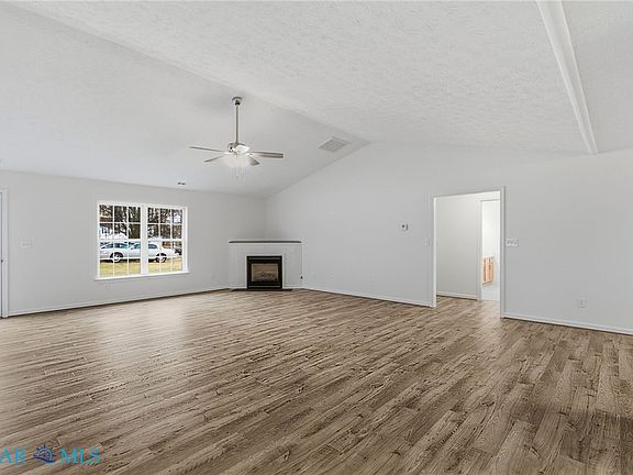 4th image of 82 Red Robin Tpke