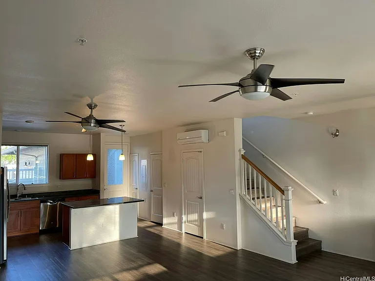 724 Kakala St — Photo 3