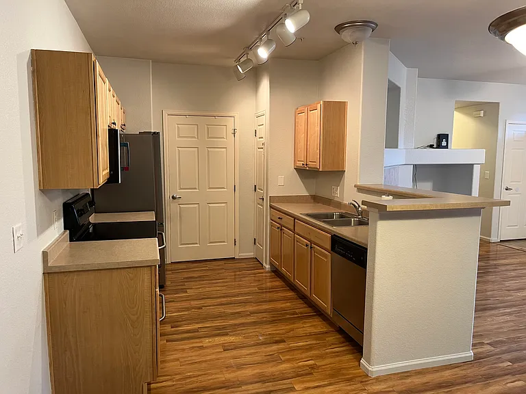 Kitchen additional view.