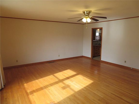 5th image of 1520 Dechard St