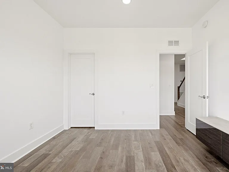 44824 Tiverton Sq — Photo 30