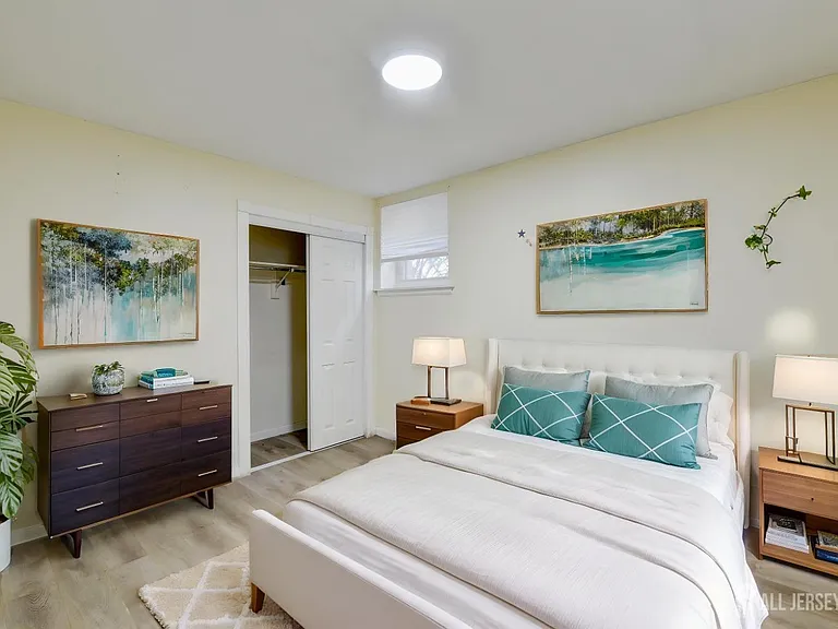 382 College Dr — Photo 11