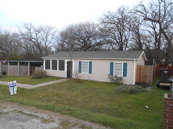 2nd image of 2715 Cedarhill St