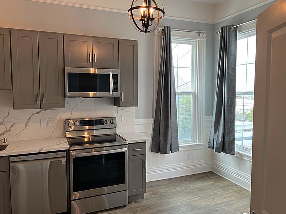 3rd image of 292 Stanyan St