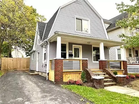 1483 Hopkins Ave — Photo 2