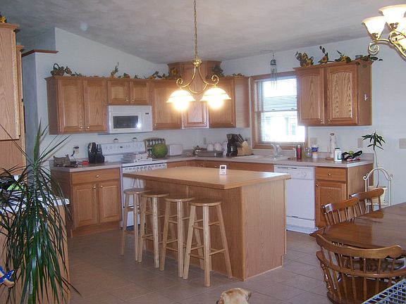 Kitchen w/ inc appliances
