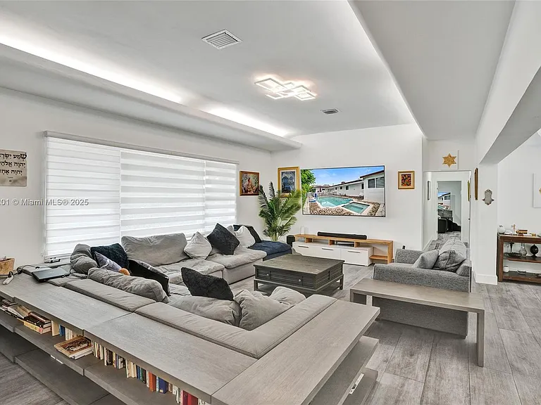 3784 Sheridan Ave — Photo 15