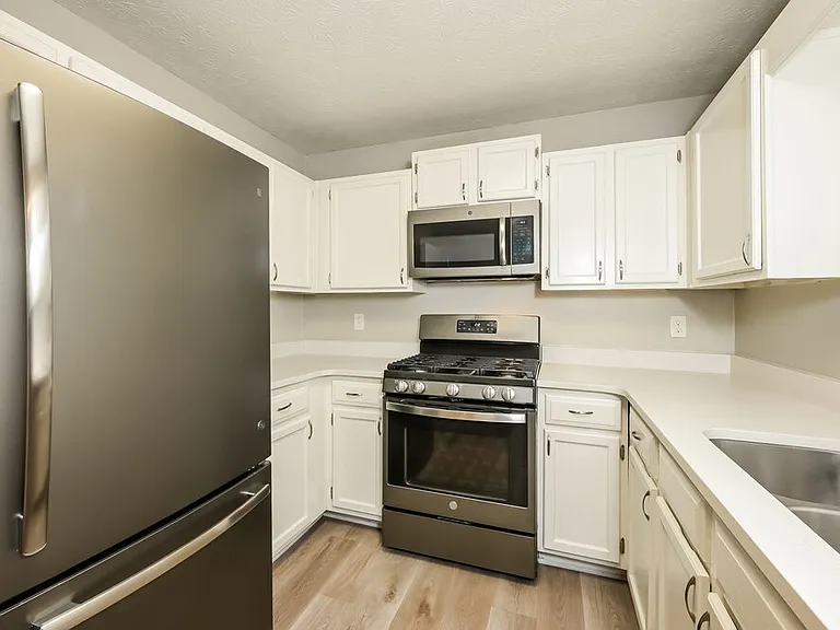 2092 Wedgewood Dr — Photo 8