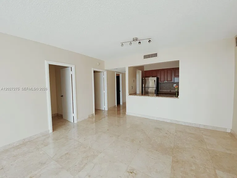11111 Biscayne Blvd #8F — Photo 2