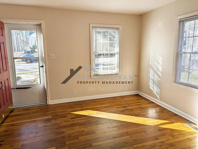 2020 Englewood Ave — Photo 2