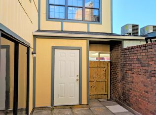 1009 Chimney Wood Ln, New Orleans, LA 70126