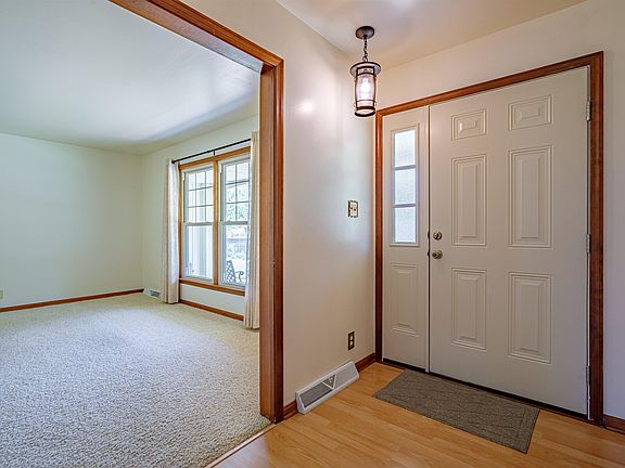 5th image of 8208 Heather Pl