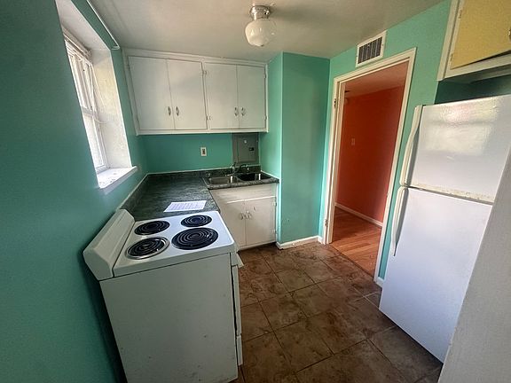 5th image of 711 S Main St APT D1