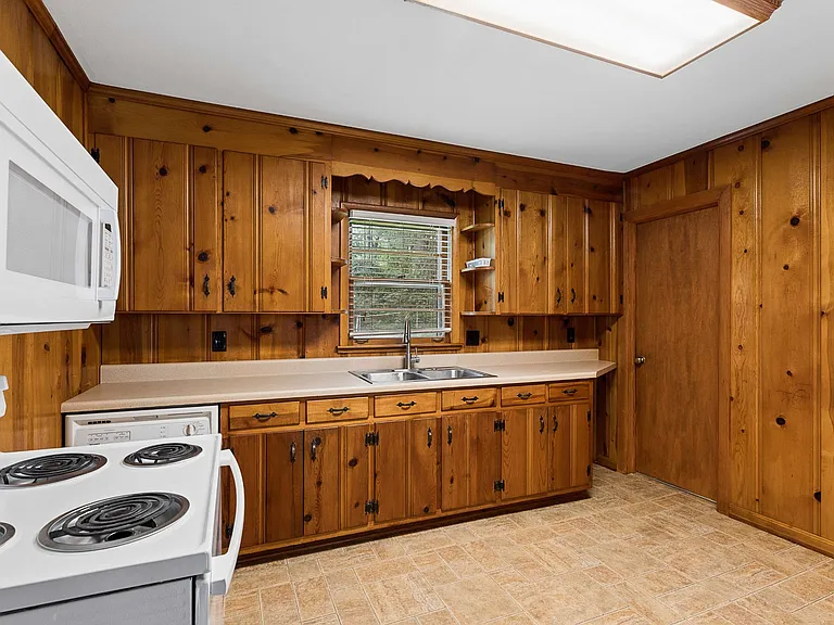 900 Velma Ln — Photo 8