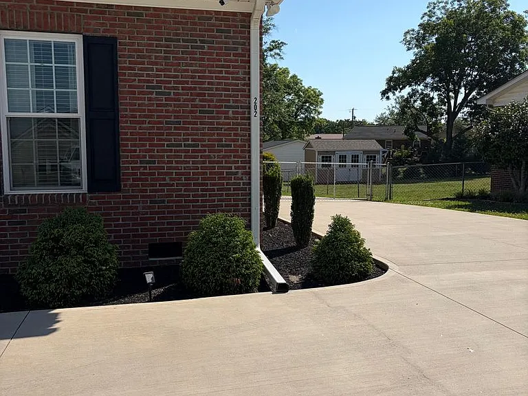 202 Roscoe Dr — Photo 5