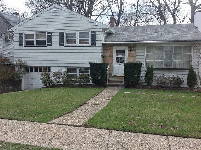 469 Hamilton Pl photo 1