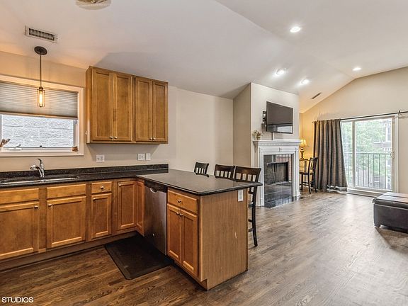 5th image of 941 N Fairfield Ave #3