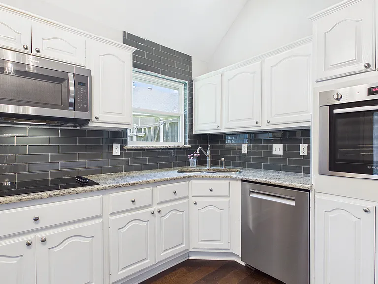 1405 Meadowbrook Dr — Photo 24