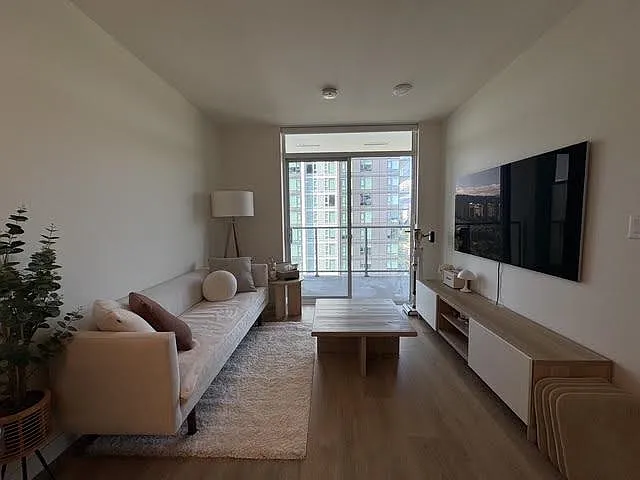 308 Alderson Ave #2006