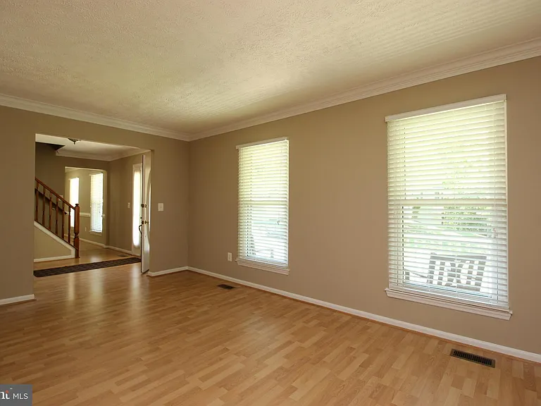 66 Larkwood Ct — Photo 6