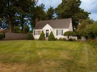 16 Raymond Pl, Cromwell, CT 06416