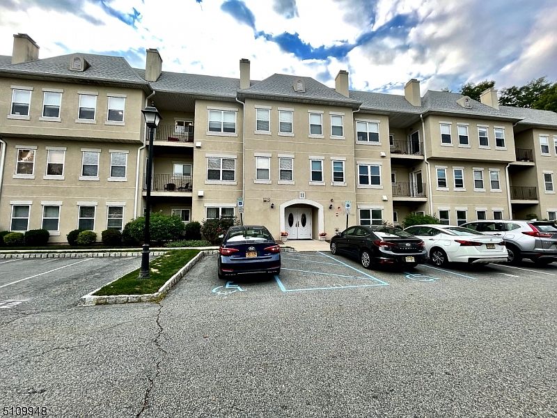 1st image of 1112 Brittany Dr