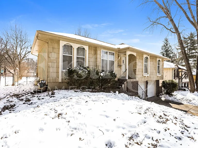 11947 Manchester Ave — Photo 2