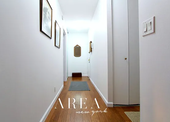 Sold by Area New York | media 8