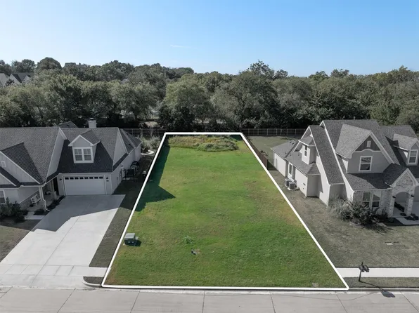 208 Village Way, Justin, TX 76226