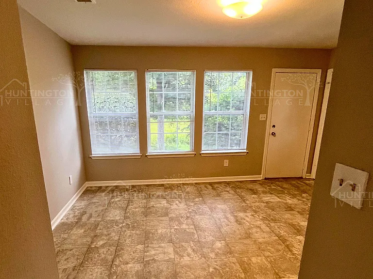 109 Andra Ave — Photo 3