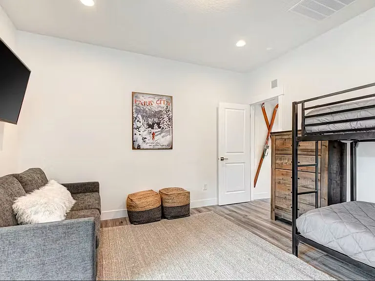 3323 Santa Fe Rd — Photo 21