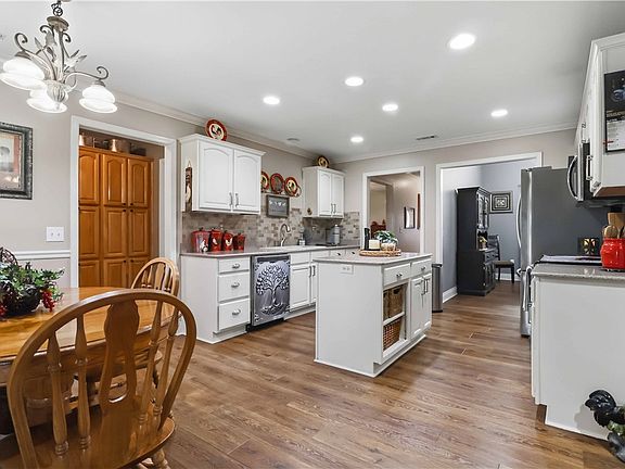 5th image of 8701 Ruth Ln