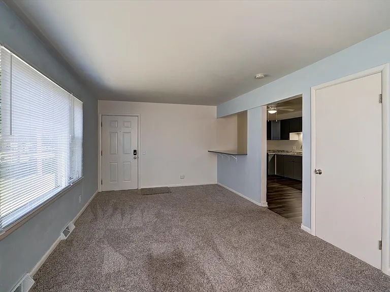 1906 Lake Point Dr #3 — Photo 3