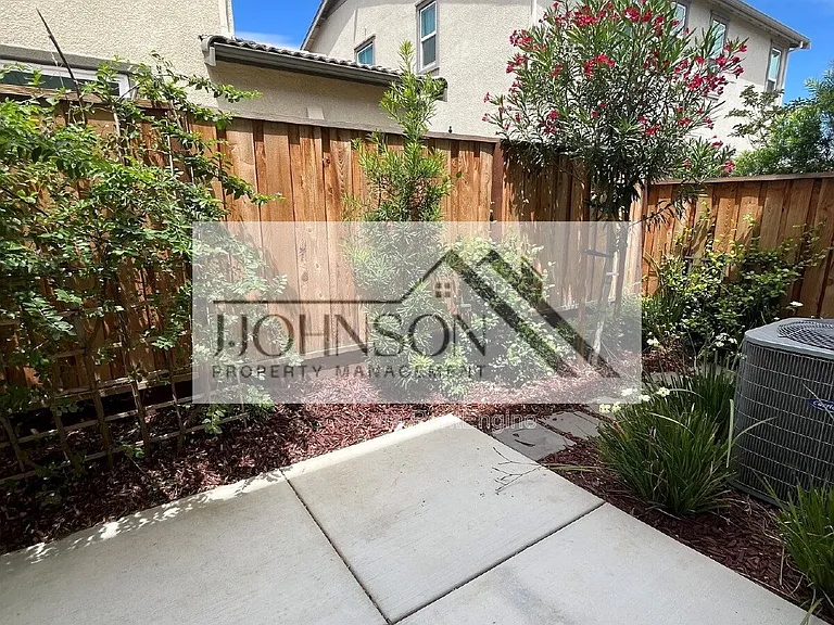 7325 Savoy Pl — Photo 14
