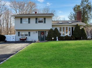 304 Tuxedo Pl, Hawthorne, NY 10532