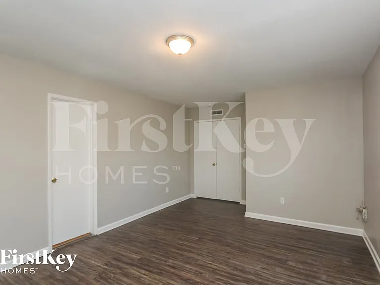 6217 Pine St — Photo 11