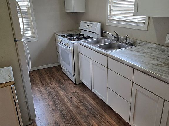3rd image of 4917 Homerlee Ave Unit 1