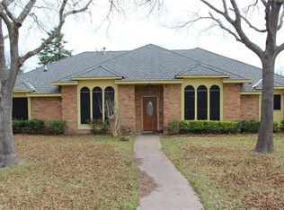 285 Creekwood Dr, Lancaster, TX 75146
