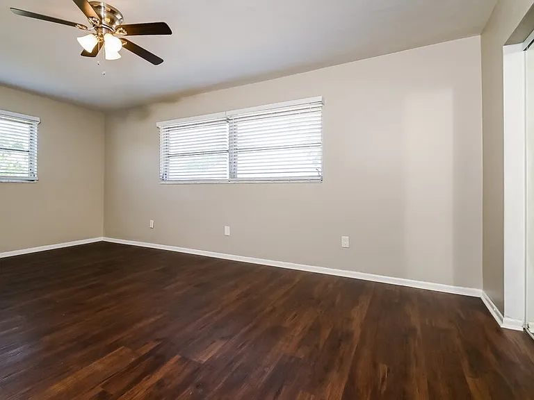 712 Canterbury Rd — Photo 9