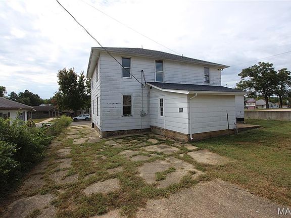 5th image of 205 E 2nd St
