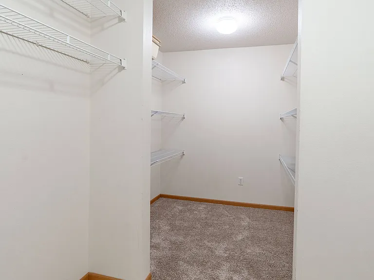 Fargo, ND Stonebridge Apartments | 3175A | Closet