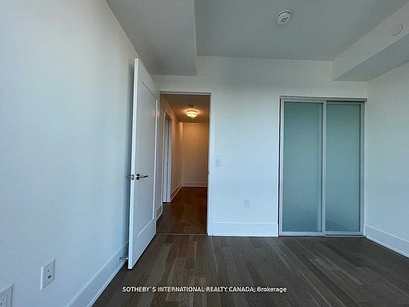 3rd image of 585 Bloor St E #4022