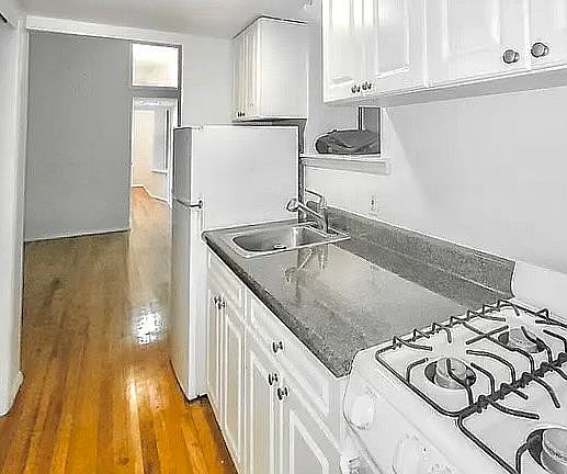 3rd image of 208 W 82nd St APT 1d