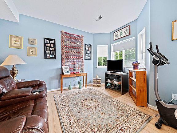 5th image of 122 Tall Oaks Dr Unit W