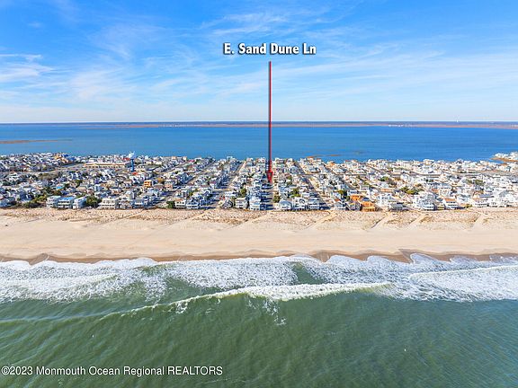 3rd image of 18 E Sand Dune Lane